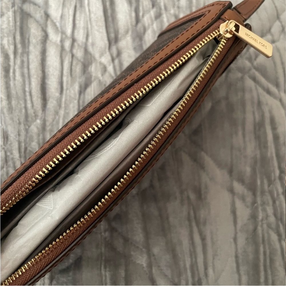 💋 Michael Kors Jet Set Crossbody - Picture 9 of 16